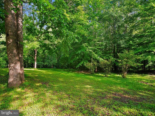 9935 HIGHLAND DR, Marshall, VA 20115