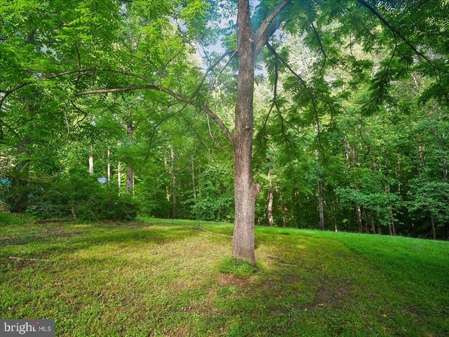 9935 HIGHLAND DR, Marshall, VA 20115