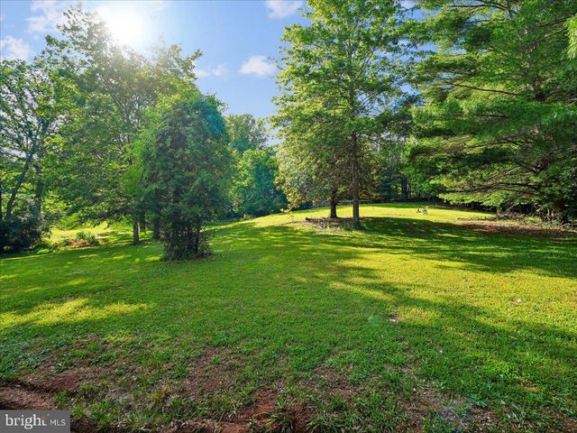 9935 HIGHLAND DR, Marshall, VA 20115