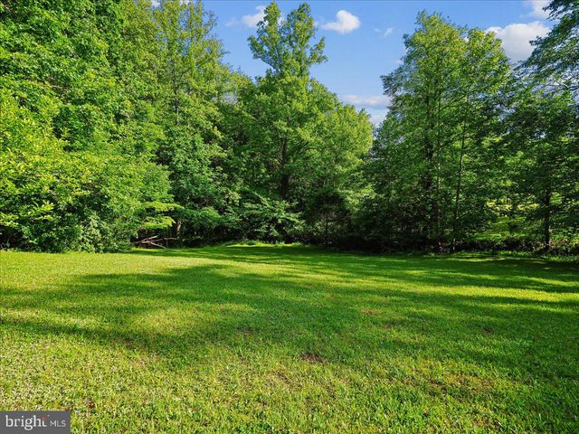 9935 HIGHLAND DR, Marshall, VA 20115