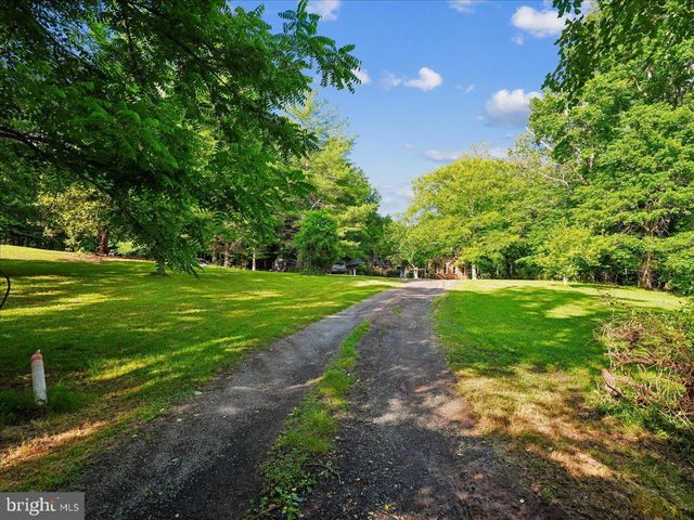 9935 HIGHLAND DR, Marshall, VA 20115