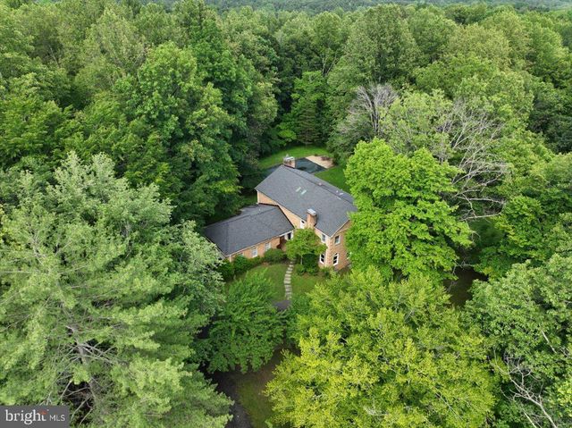 9935 HIGHLAND DR, Marshall, VA 20115