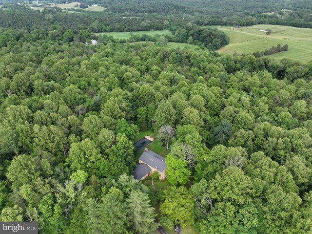 9935 HIGHLAND DR, Marshall, VA 20115