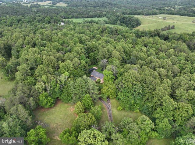 9935 HIGHLAND DR, Marshall, VA 20115