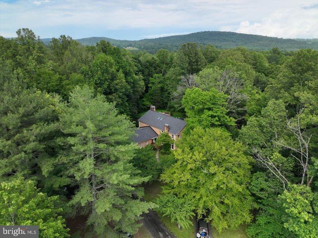9935 HIGHLAND DR, Marshall, VA 20115
