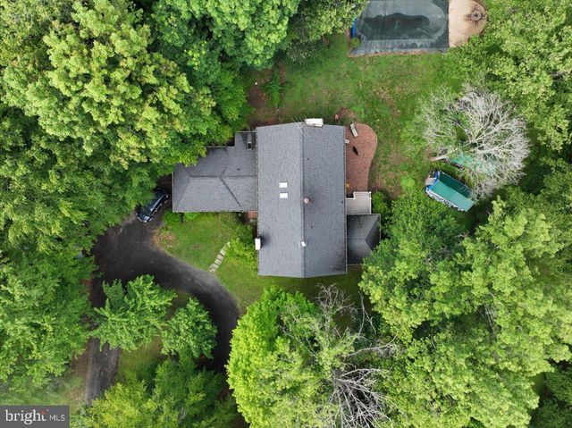 9935 HIGHLAND DR, Marshall, VA 20115