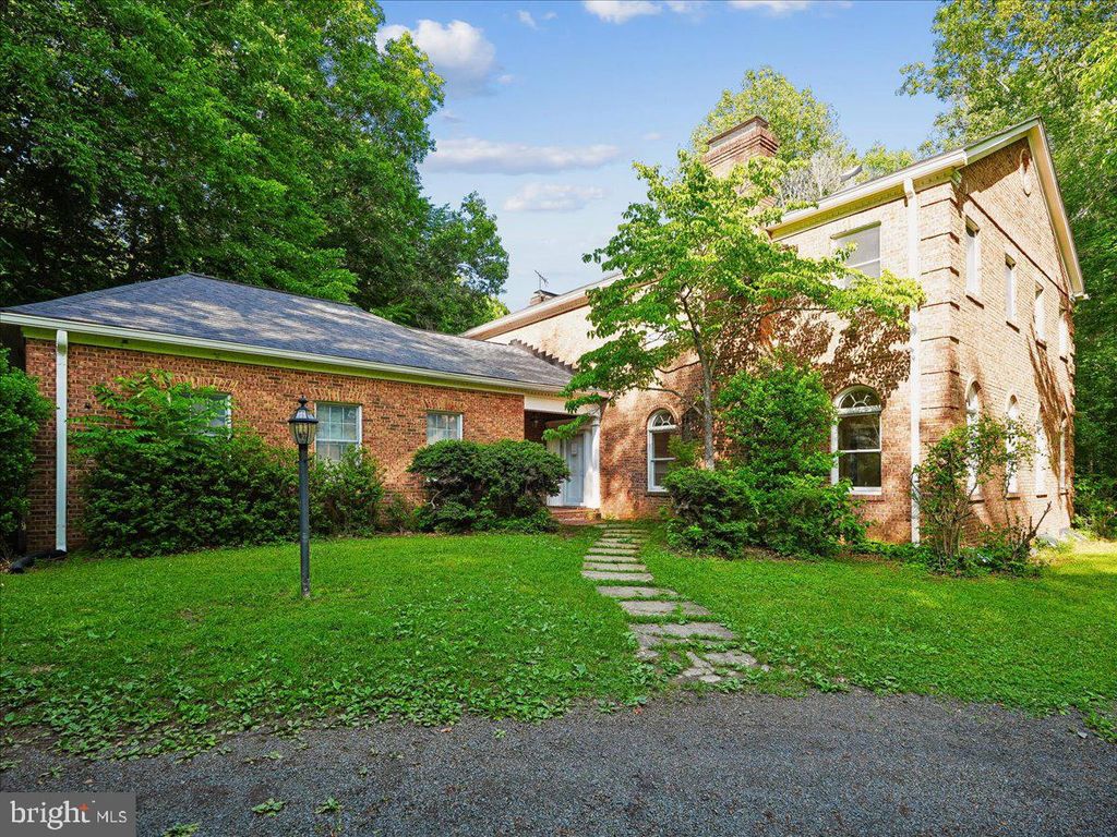 9935 HIGHLAND DR, Marshall, VA 20115