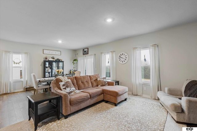 12109 S 204 Avenue, Gretna, NE 68028