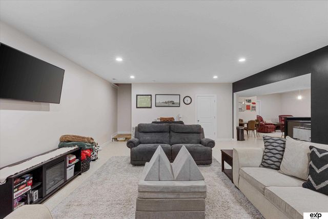 12109 S 204 Avenue, Gretna, NE 68028