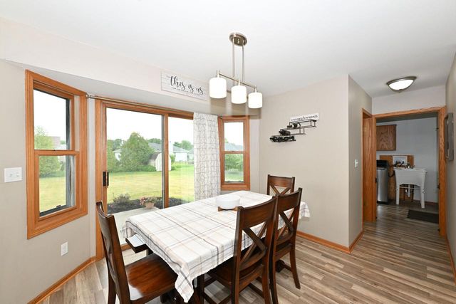 118 Mckenzie ROAD, Mukwonago, WI 53149