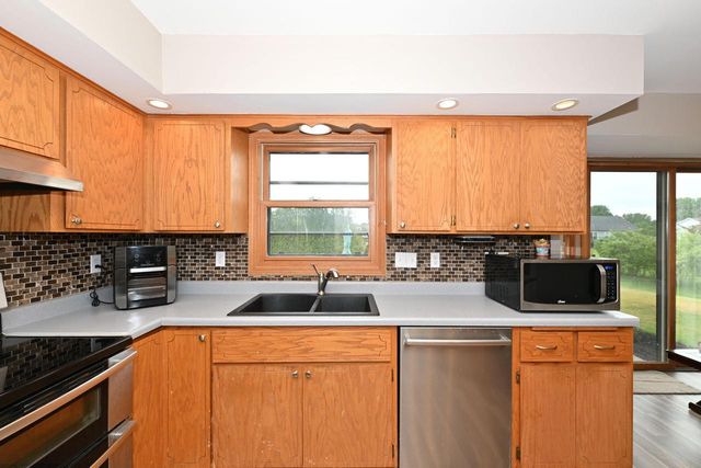 118 Mckenzie ROAD, Mukwonago, WI 53149