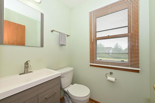 118 Mckenzie ROAD, Mukwonago, WI 53149