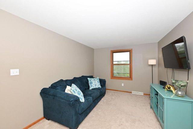 118 Mckenzie ROAD, Mukwonago, WI 53149