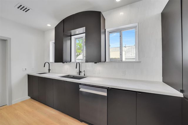 320 Detering Street, Houston, TX 77007