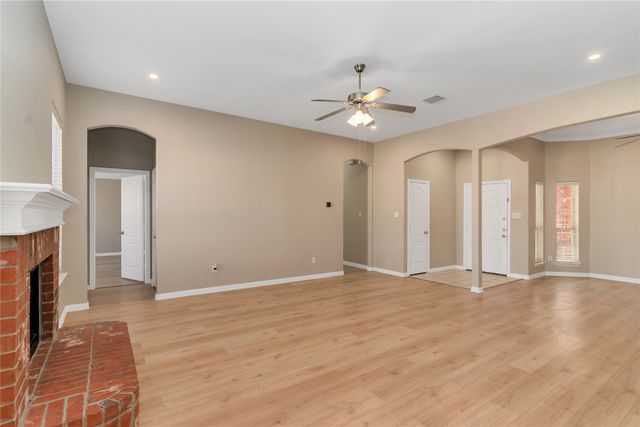 1517 White Willow Lane, Arlington, TX 76002