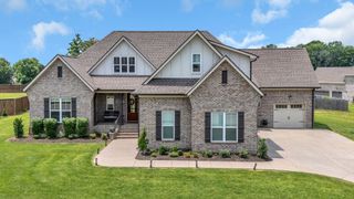 2732 Cherrydale Dr, Lebanon, TN 37087