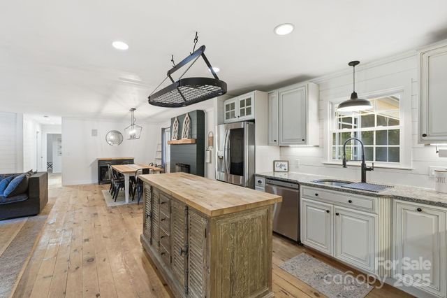 4274 Sunnydell Drive, Winston Salem, NC 27106