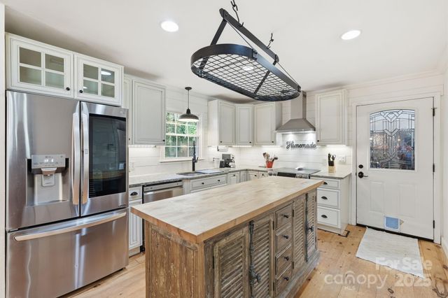 4274 Sunnydell Drive, Winston Salem, NC 27106