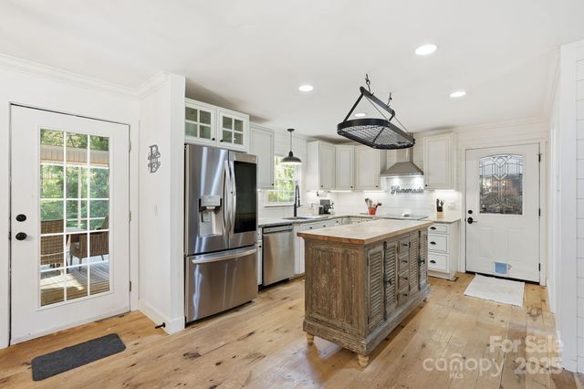 4274 Sunnydell Drive, Winston Salem, NC 27106