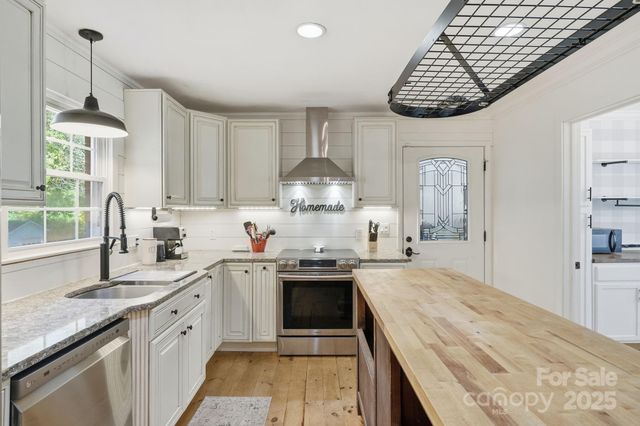 4274 Sunnydell Drive, Winston Salem, NC 27106