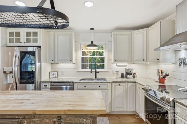 4274 Sunnydell Drive, Winston Salem, NC 27106