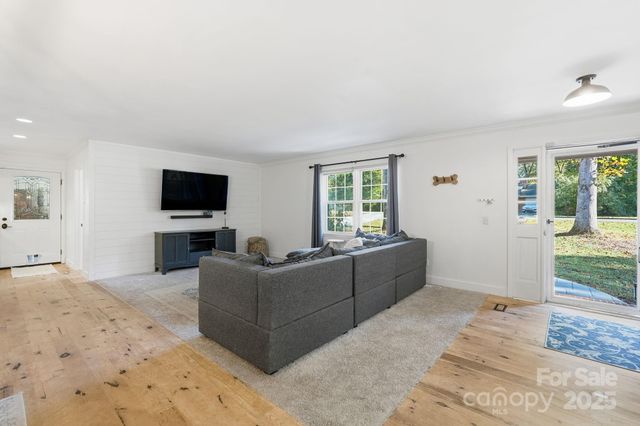 4274 Sunnydell Drive, Winston Salem, NC 27106