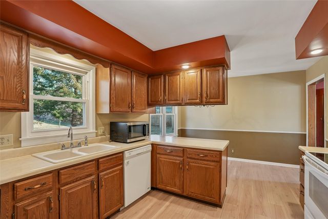 810 N E Street, Indianola, IA 50125