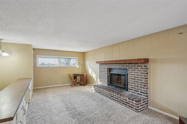 810 N E Street, Indianola, IA 50125