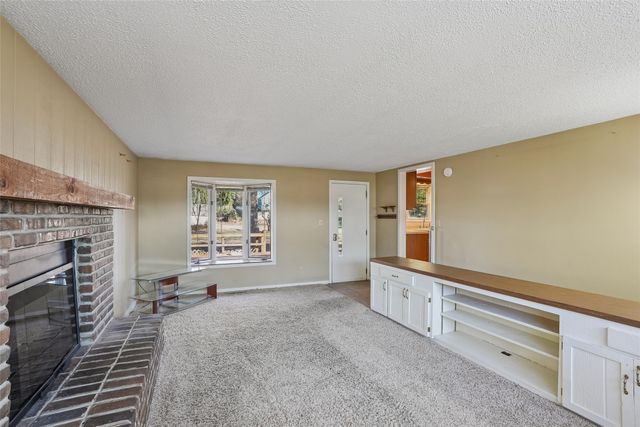 810 N E Street, Indianola, IA 50125