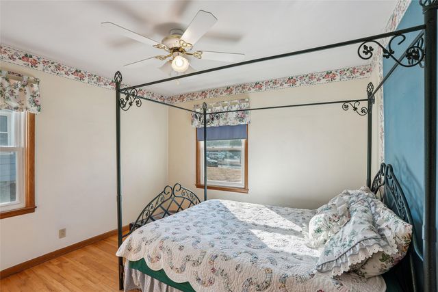 810 N E Street, Indianola, IA 50125