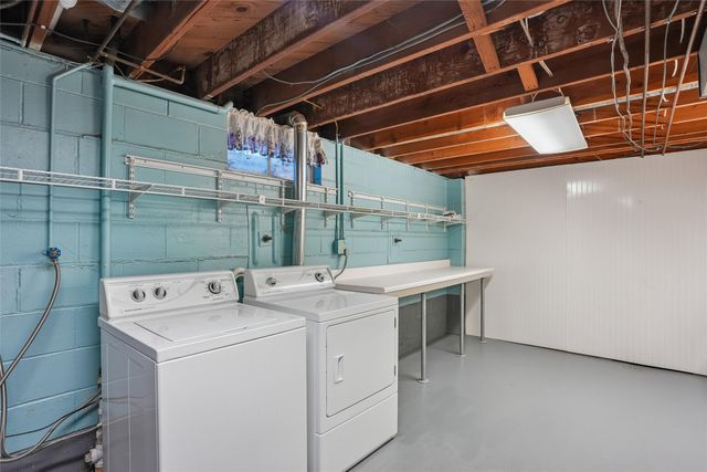 810 N E Street, Indianola, IA 50125