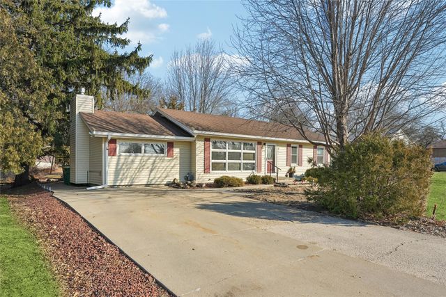 810 N E Street, Indianola, IA 50125