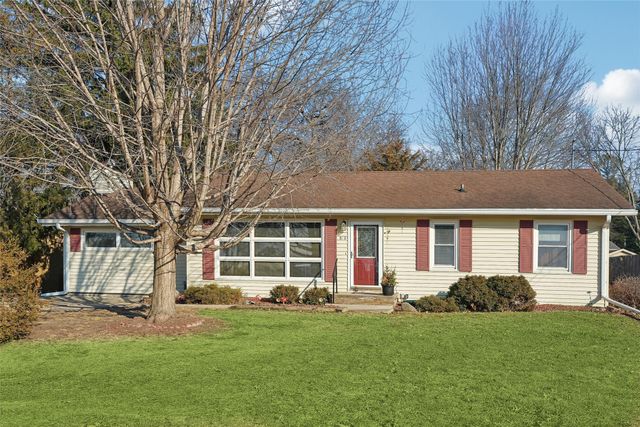 810 N E Street, Indianola, IA 50125