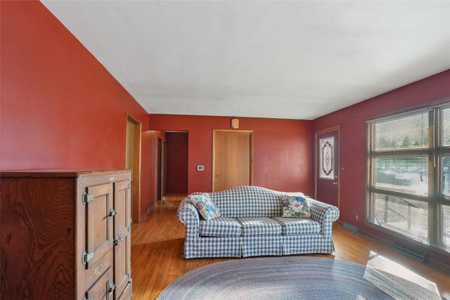 810 N E Street, Indianola, IA 50125