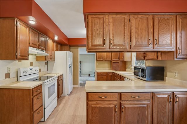 810 N E Street, Indianola, IA 50125