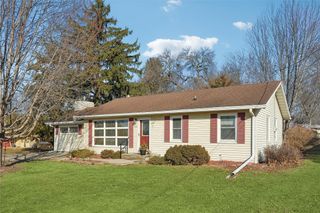 810 N E Street, Indianola, IA 50125