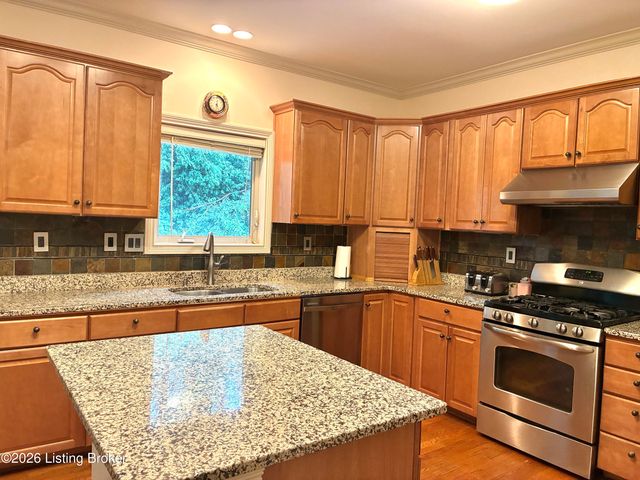 5127 Craigs Creek Dr, Louisville, KY 40241