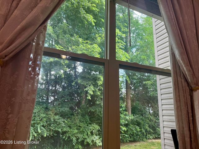 5127 Craigs Creek Dr, Louisville, KY 40241