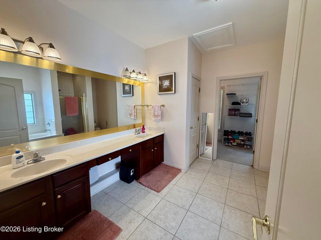 5127 Craigs Creek Dr, Louisville, KY 40241