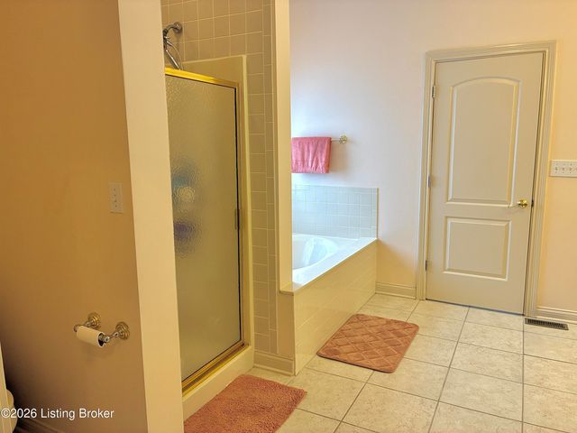 5127 Craigs Creek Dr, Louisville, KY 40241