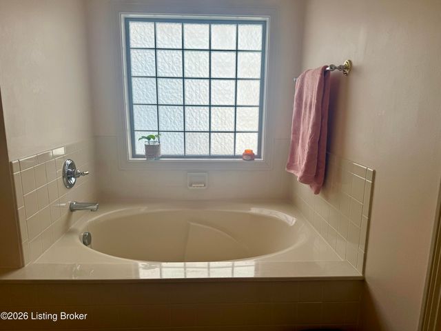 5127 Craigs Creek Dr, Louisville, KY 40241