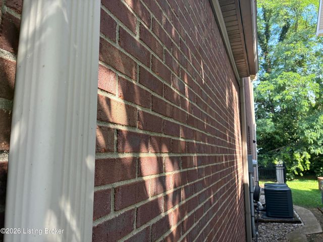 5127 Craigs Creek Dr, Louisville, KY 40241