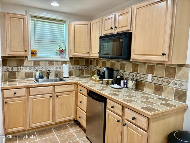 5127 Craigs Creek Dr, Louisville, KY 40241