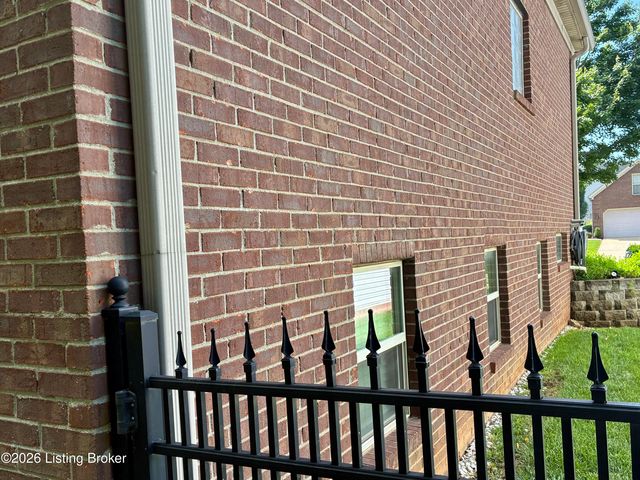 5127 Craigs Creek Dr, Louisville, KY 40241