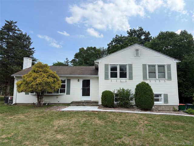36 Greenvale Farms Road, Poughkeepsie, NY 12603