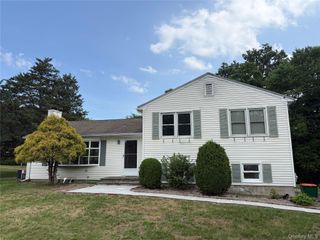 36 Greenvale Farms Road, Poughkeepsie, NY 12603