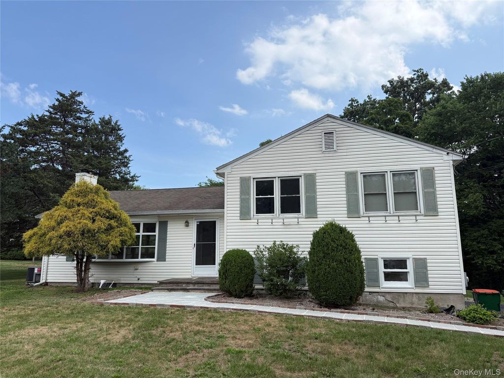 36 Greenvale Farms Road, Poughkeepsie, NY 12603