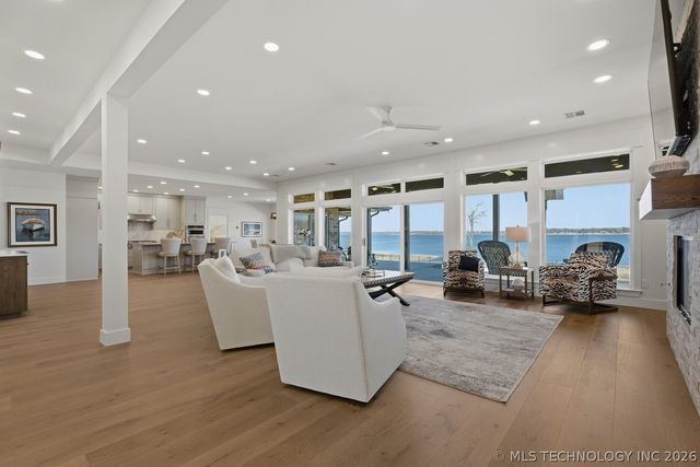 5013 Lake Breeze Road, Grove, OK 74344