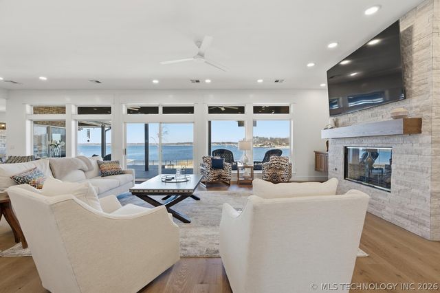 5013 Lake Breeze Road, Grove, OK 74344