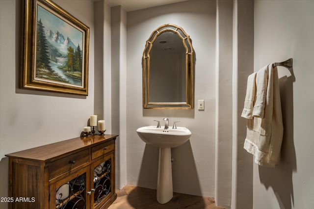 10699 E FERNWOOD Lane, Scottsdale, AZ 85262